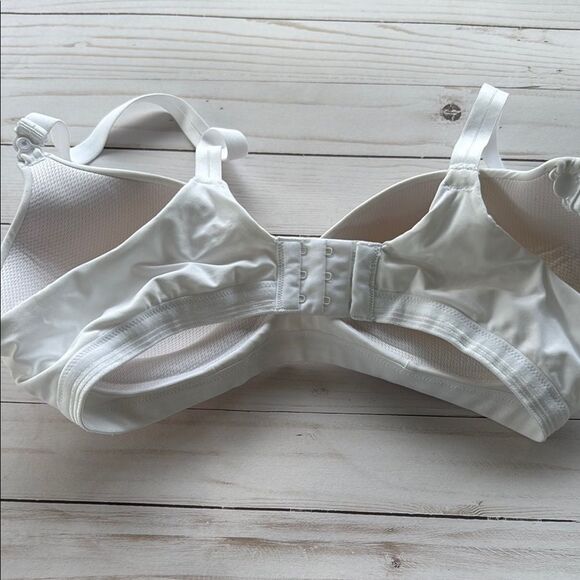 WARNER'S White Women's Bra Lightly Padded Wireless Wire Free Slight Push up 38B - Picture 2 of 5